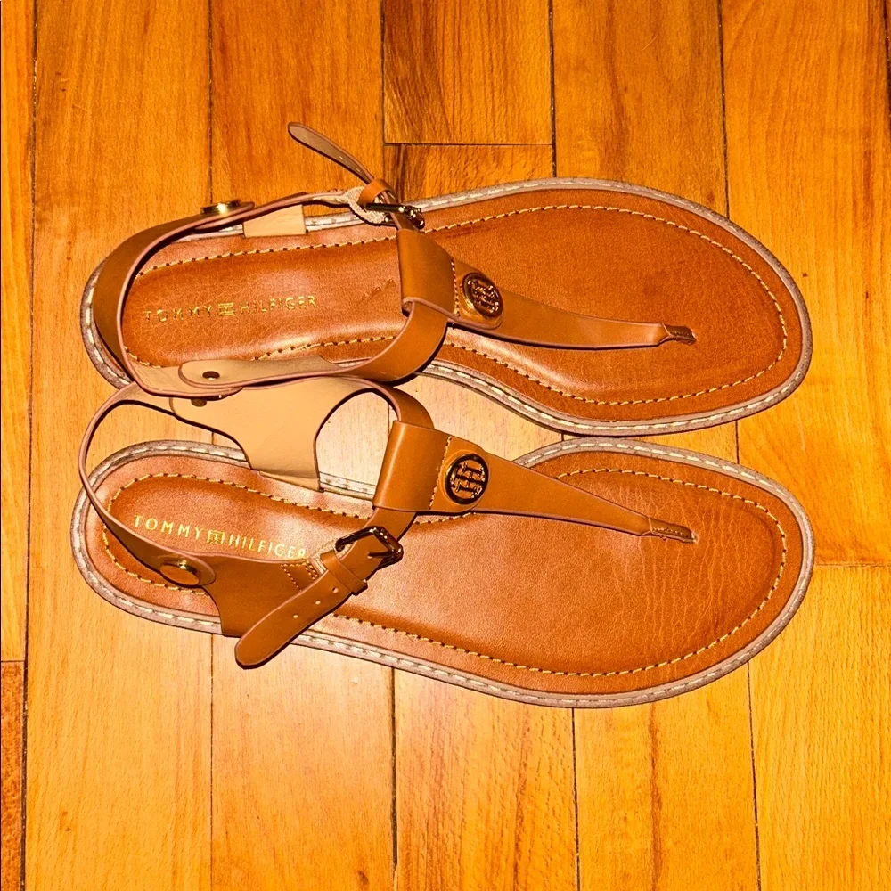 NWOT Tommy Hilfiger Bennia Brown Sandals